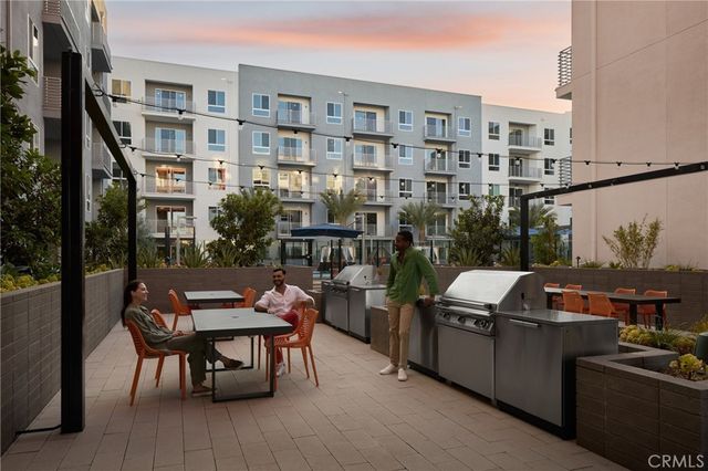 21010 Erwin Street PH745, Woodland Hills, CA 91367