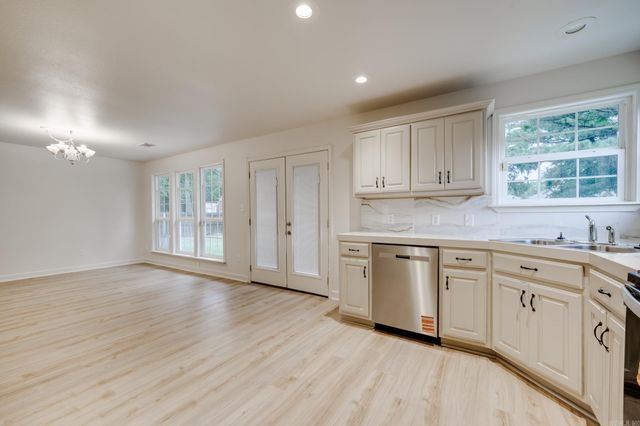 29 Broadmoor Circle, Cabot, AR 72023
