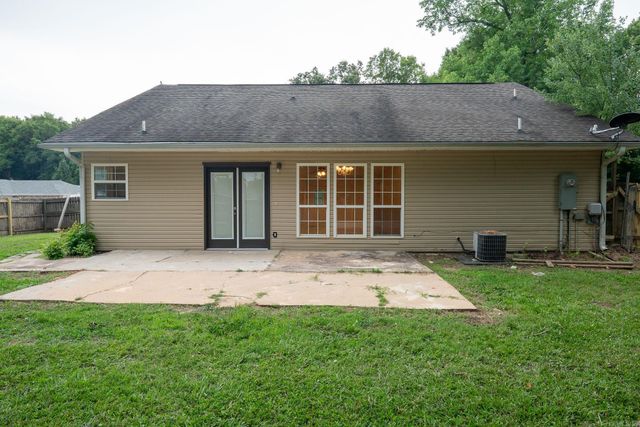 29 Broadmoor Circle, Cabot, AR 72023