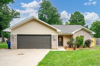 29 Broadmoor Circle, Cabot, AR 72023