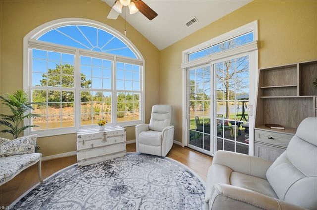 518 Dunning LN, Chesapeake, VA 23322