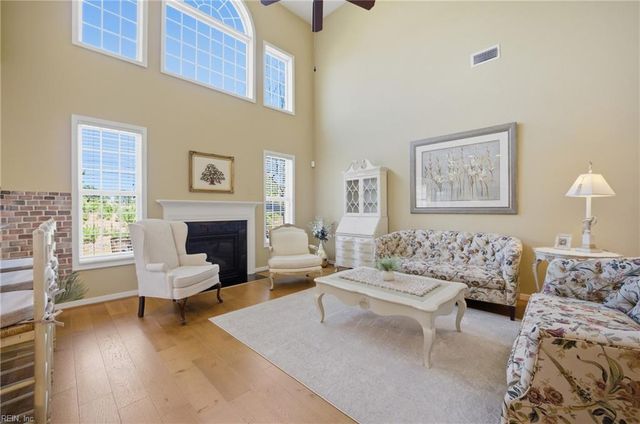 518 Dunning LN, Chesapeake, VA 23322