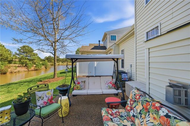 518 Dunning LN, Chesapeake, VA 23322