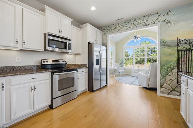 518 Dunning LN, Chesapeake, VA 23322