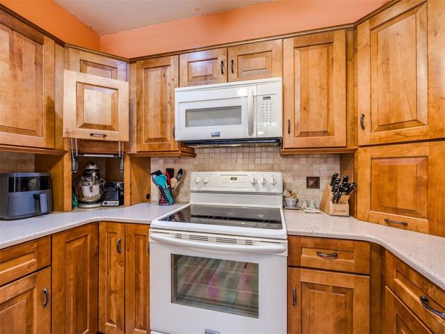 1400 E Main Street, Moore, OK 73160