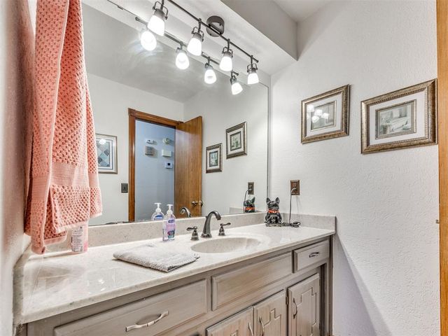 1400 E Main Street, Moore, OK 73160