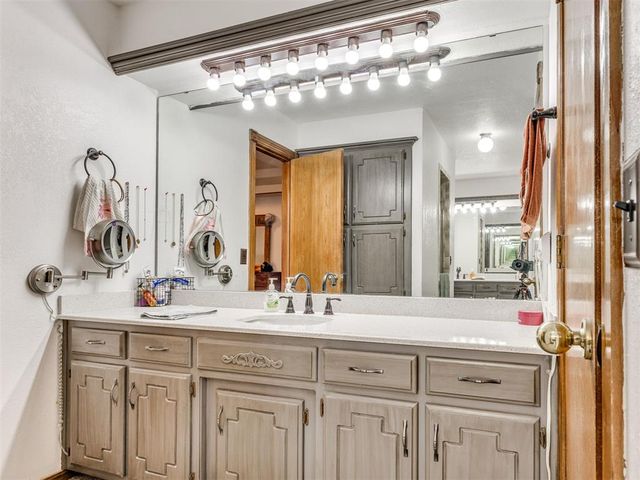 1400 E Main Street, Moore, OK 73160