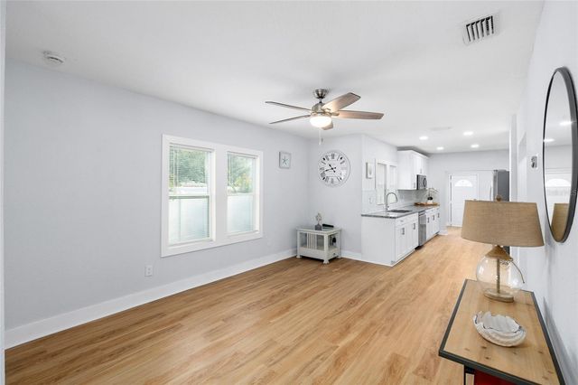 2606 W HENRY AVENUE, Tampa, FL 33614