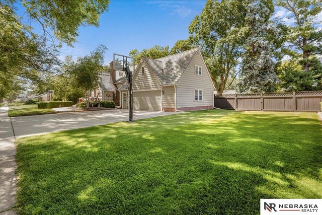 520 W 19th Street, Fremont, NE 68025