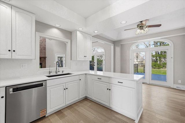 4202 Brentwood Drive, Valparaiso, IN 46383