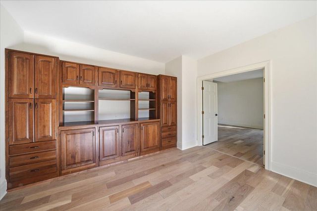 4202 Brentwood Drive, Valparaiso, IN 46383