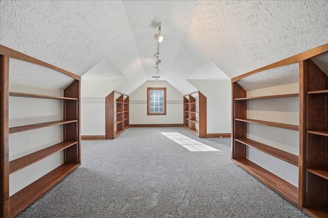 4202 Brentwood Drive, Valparaiso, IN 46383