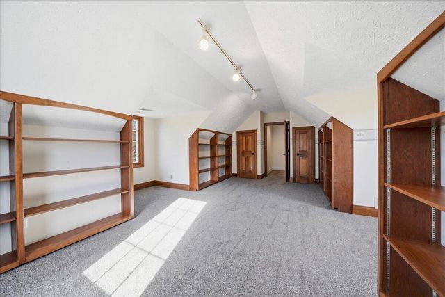 4202 Brentwood Drive, Valparaiso, IN 46383