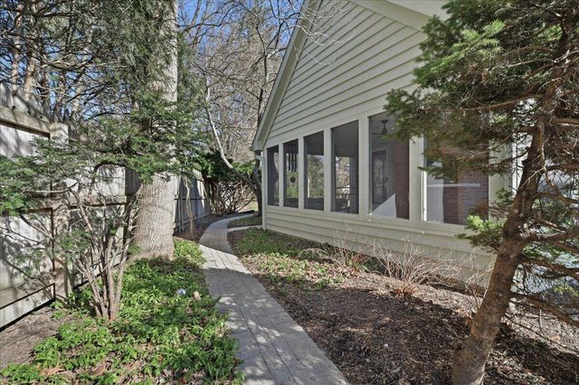 4202 Brentwood Drive, Valparaiso, IN 46383