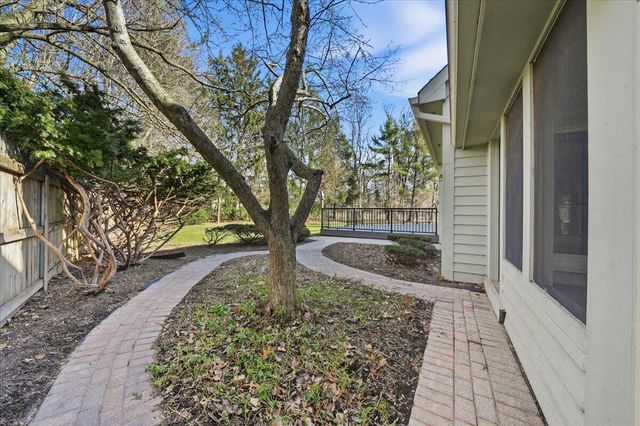 4202 Brentwood Drive, Valparaiso, IN 46383