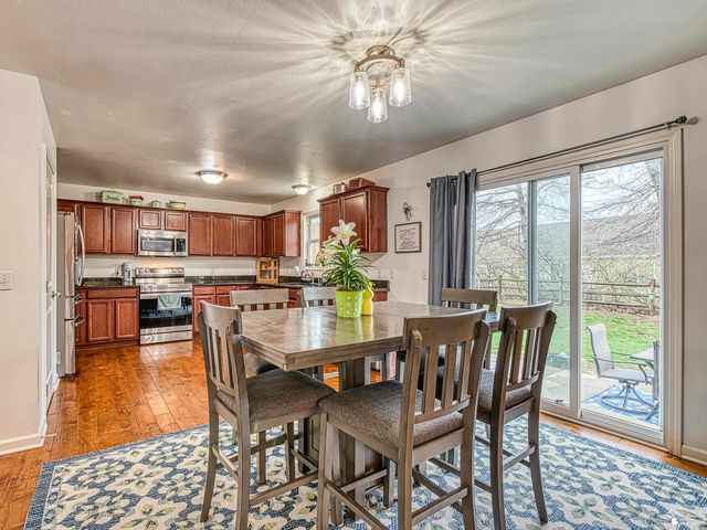 736 Grand Oak Drive, Temperance, MI 48182