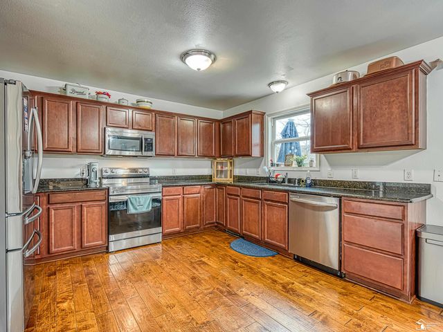 736 Grand Oak Drive, Temperance, MI 48182