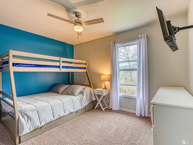 736 Grand Oak Drive, Temperance, MI 48182