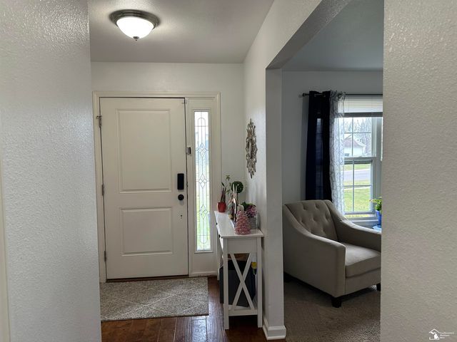 736 Grand Oak Drive, Temperance, MI 48182