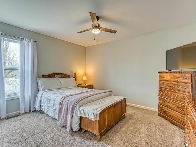 736 Grand Oak Drive, Temperance, MI 48182