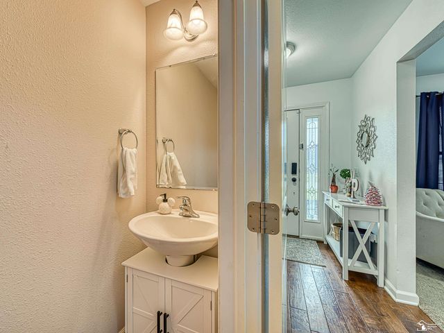 736 Grand Oak Drive, Temperance, MI 48182