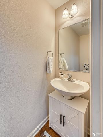 736 Grand Oak Drive, Temperance, MI 48182