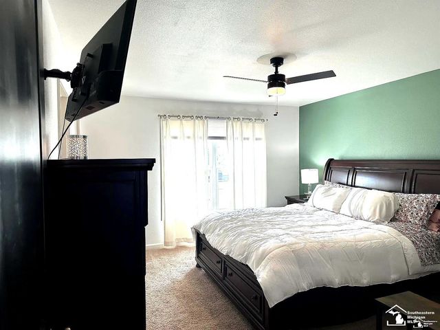 736 Grand Oak Drive, Temperance, MI 48182