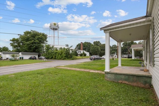 32 High St, Mc Ewen, TN 37101