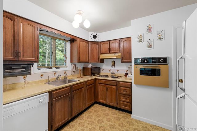 16 Fairway Drive, Highland Lake, NY 12743