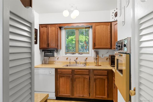 16 Fairway Drive, Highland Lake, NY 12743