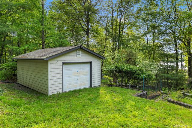 16 Fairway Drive, Highland Lake, NY 12743