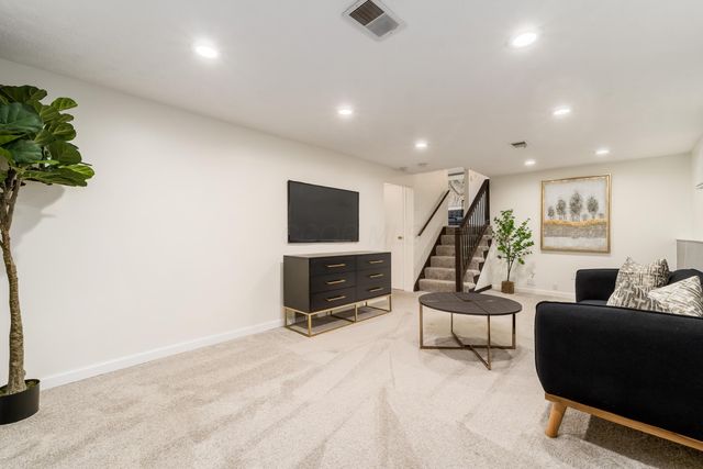 4881 Langley Avenue, Columbus, OH 43213