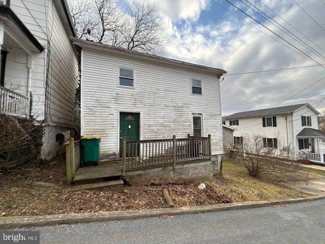218 E NORTH ST, Waynesboro, PA 17268
