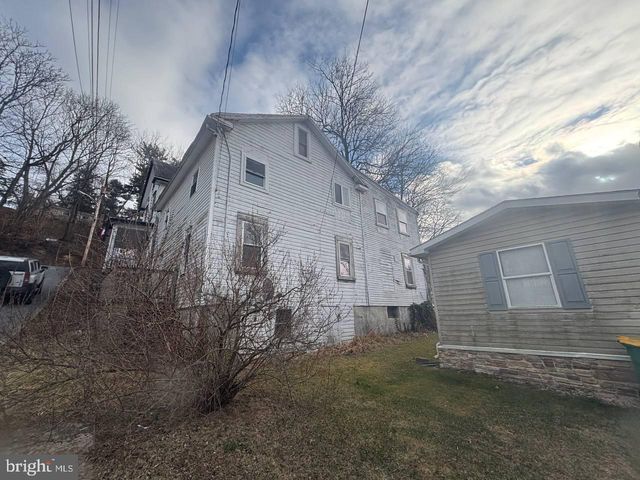 218 E NORTH ST, Waynesboro, PA 17268