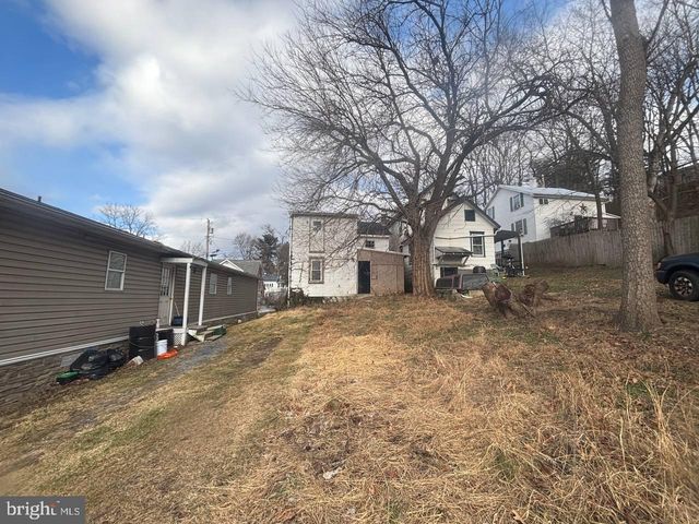 218 E NORTH ST, Waynesboro, PA 17268