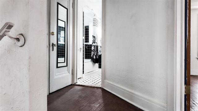 18968 Pennington Drive, Detroit, MI 48221