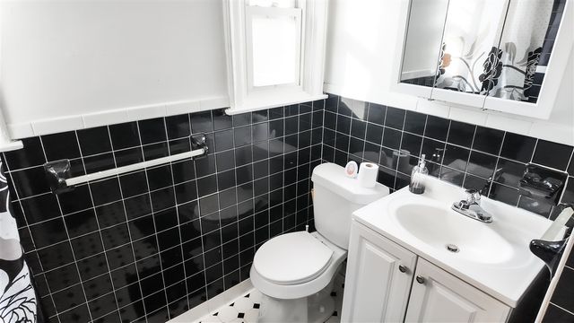 18968 Pennington Drive, Detroit, MI 48221