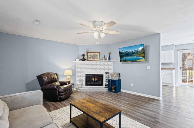 104 WILLOWBROOK DR, Hallsville, MO 65255