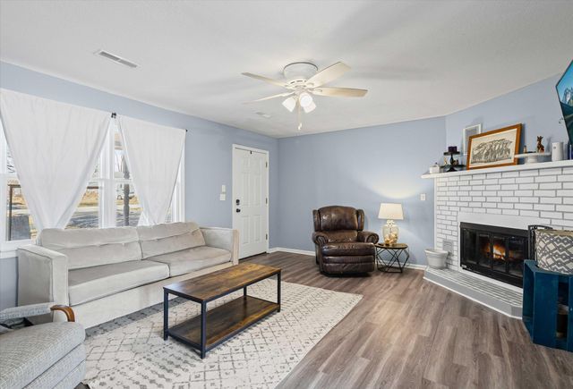 104 WILLOWBROOK DR, Hallsville, MO 65255