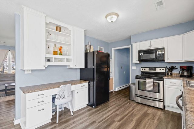 104 WILLOWBROOK DR, Hallsville, MO 65255