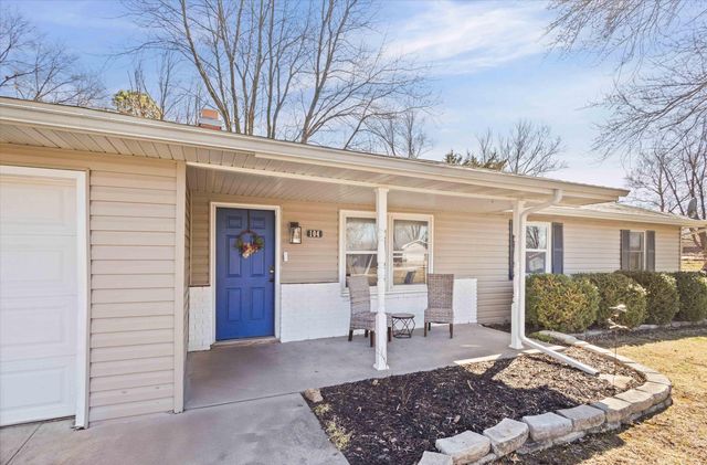 104 WILLOWBROOK DR, Hallsville, MO 65255