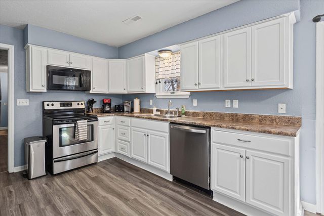 104 WILLOWBROOK DR, Hallsville, MO 65255