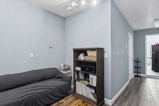 104 WILLOWBROOK DR, Hallsville, MO 65255