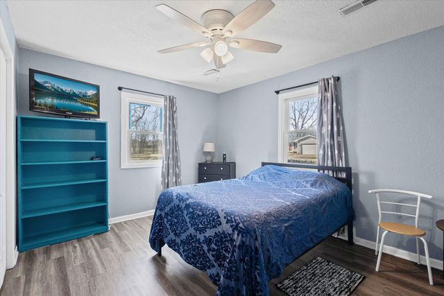 104 WILLOWBROOK DR, Hallsville, MO 65255