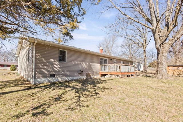 104 WILLOWBROOK DR, Hallsville, MO 65255