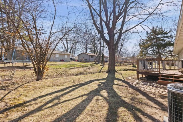 104 WILLOWBROOK DR, Hallsville, MO 65255