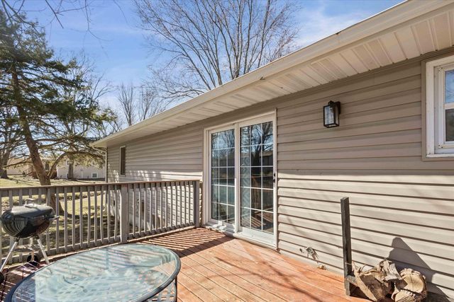 104 WILLOWBROOK DR, Hallsville, MO 65255