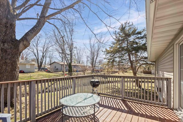 104 WILLOWBROOK DR, Hallsville, MO 65255