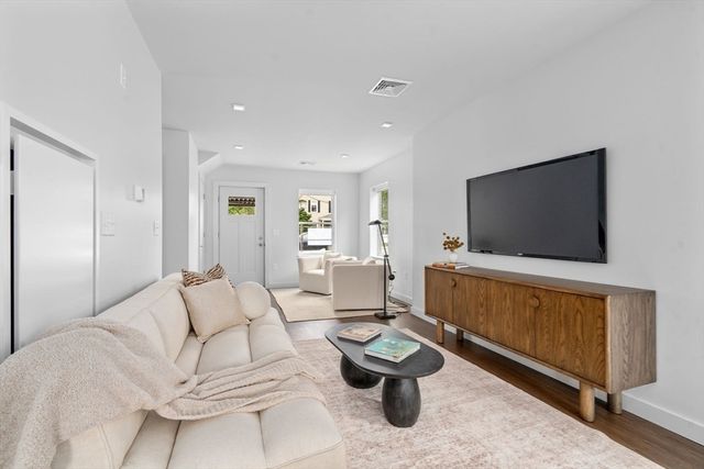 3 Wilson St 3, Natick, MA 01760