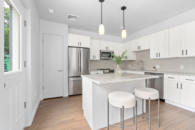 3 Wilson St 3, Natick, MA 01760